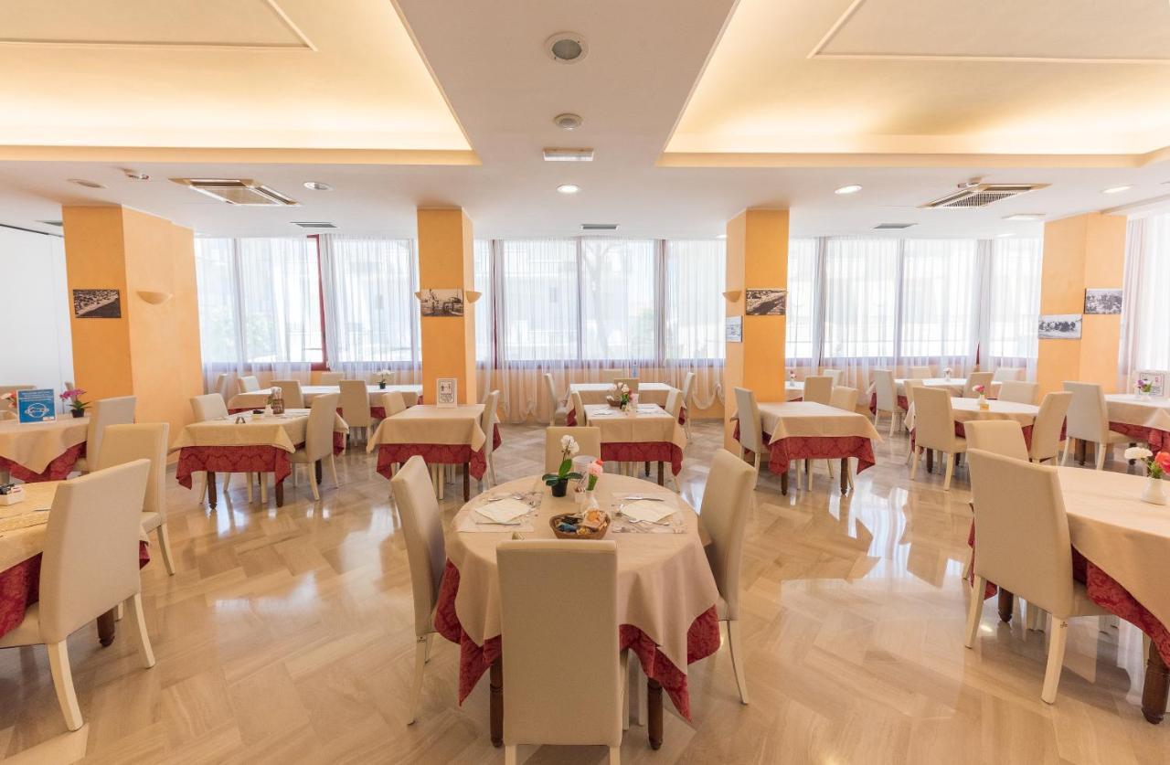 רימיני Hotel Nobel מראה חיצוני תמונה