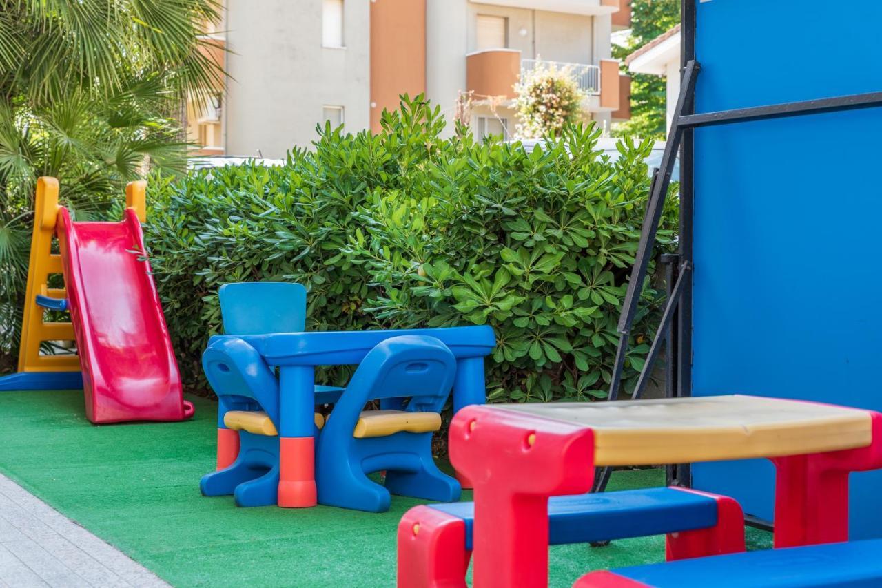 רימיני Hotel Nobel מראה חיצוני תמונה