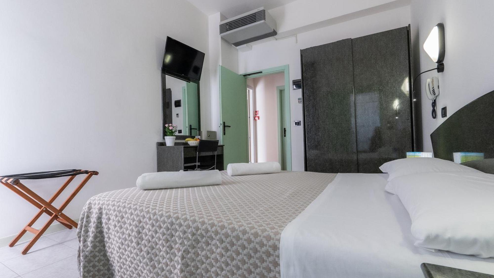רימיני Hotel Nobel מראה חיצוני תמונה