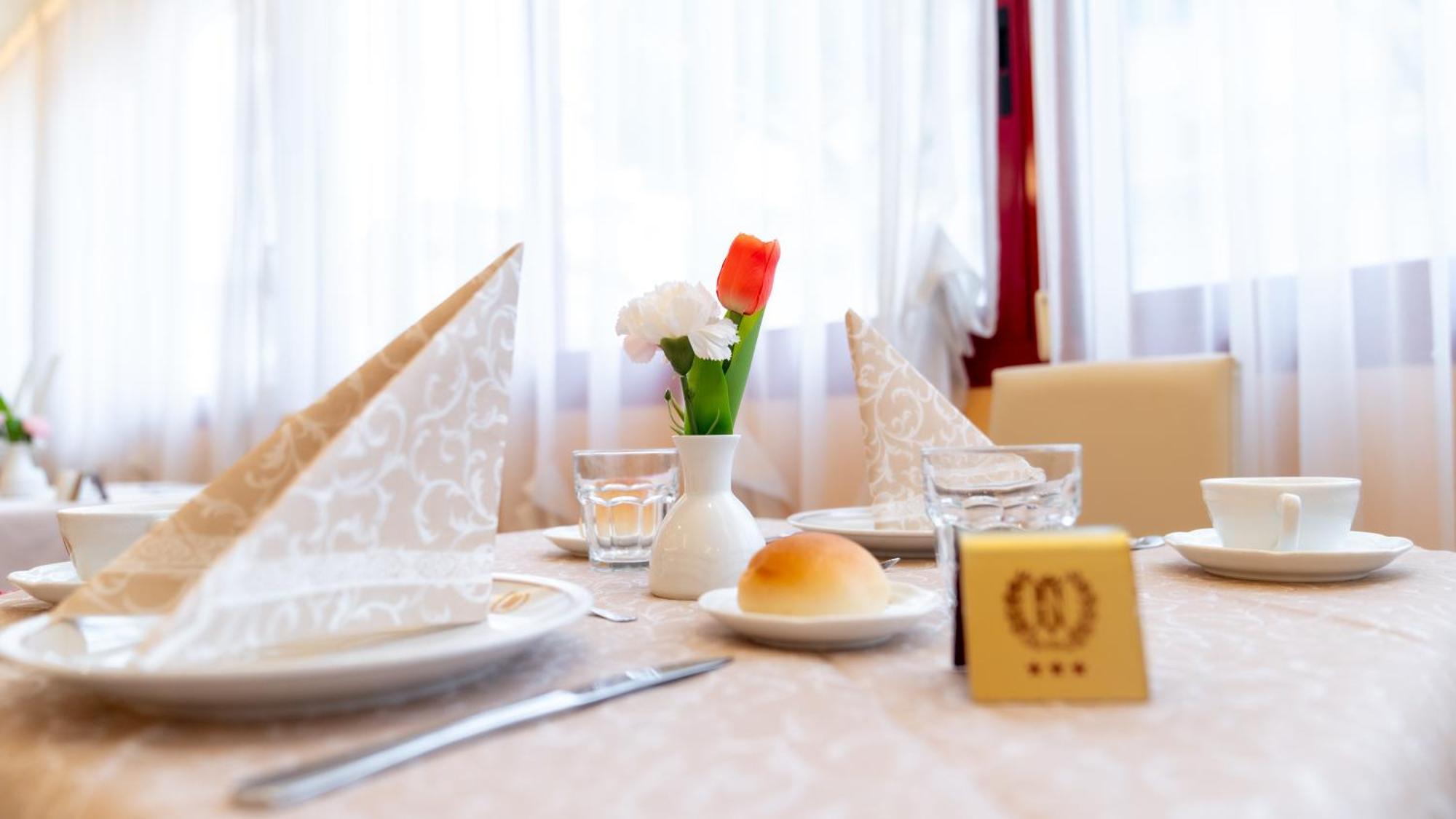 רימיני Hotel Nobel מראה חיצוני תמונה