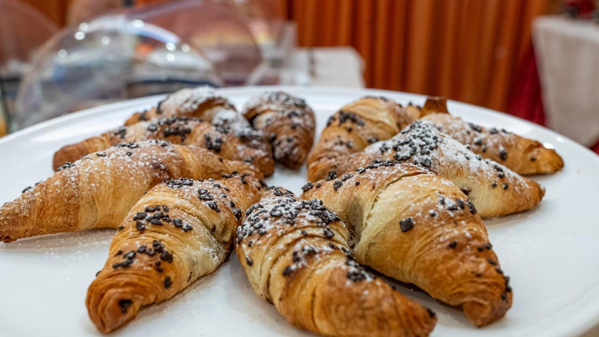 רימיני Hotel Nobel מראה חיצוני תמונה