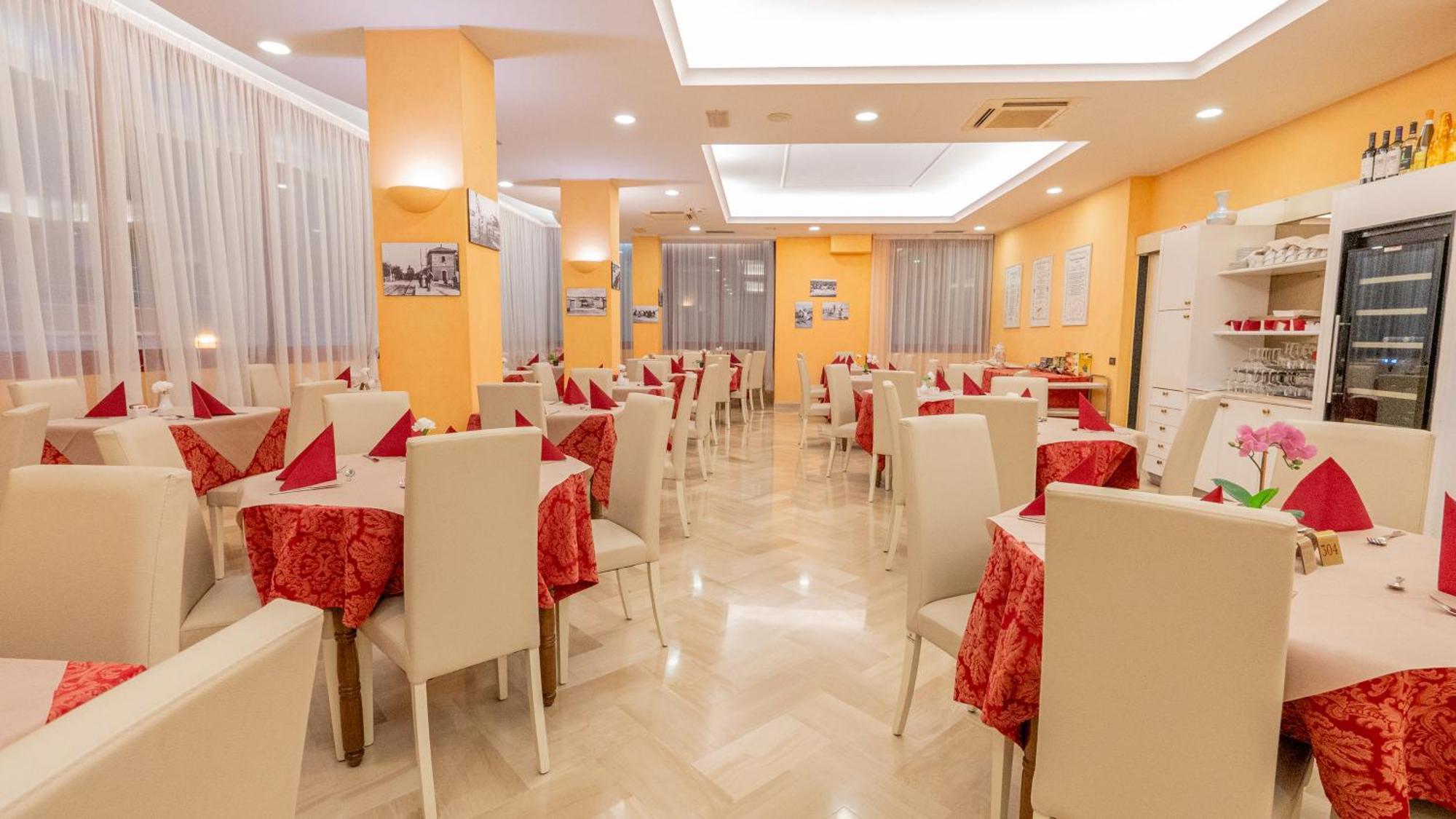 רימיני Hotel Nobel מראה חיצוני תמונה