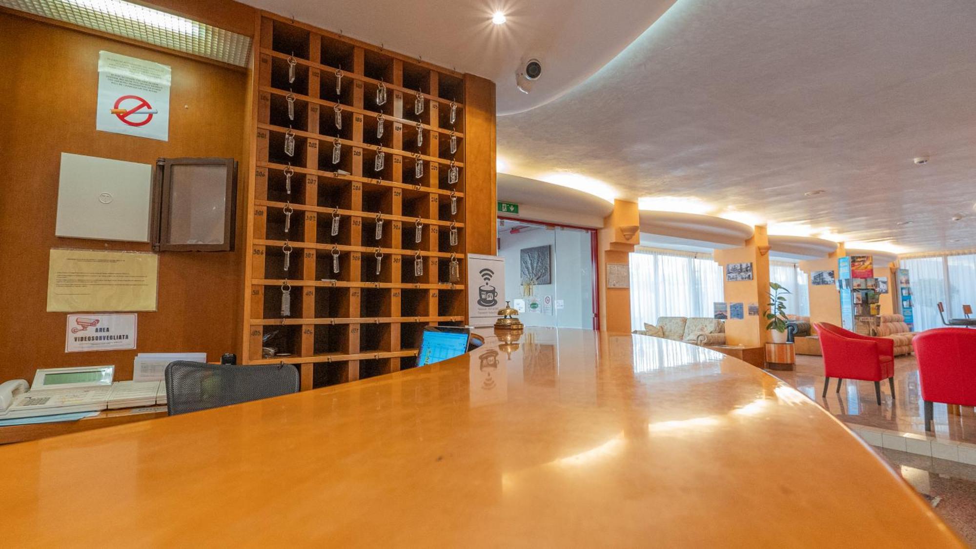 רימיני Hotel Nobel מראה חיצוני תמונה