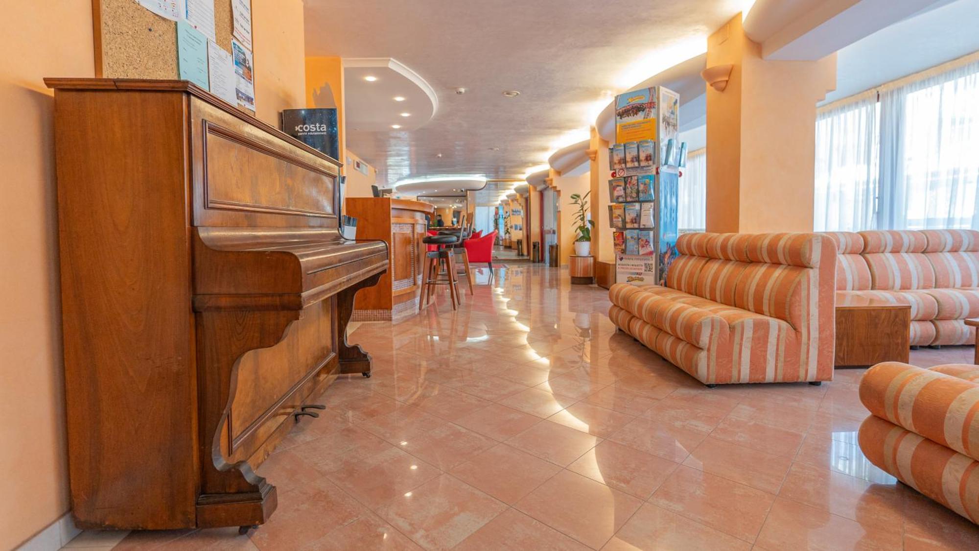 רימיני Hotel Nobel מראה חיצוני תמונה