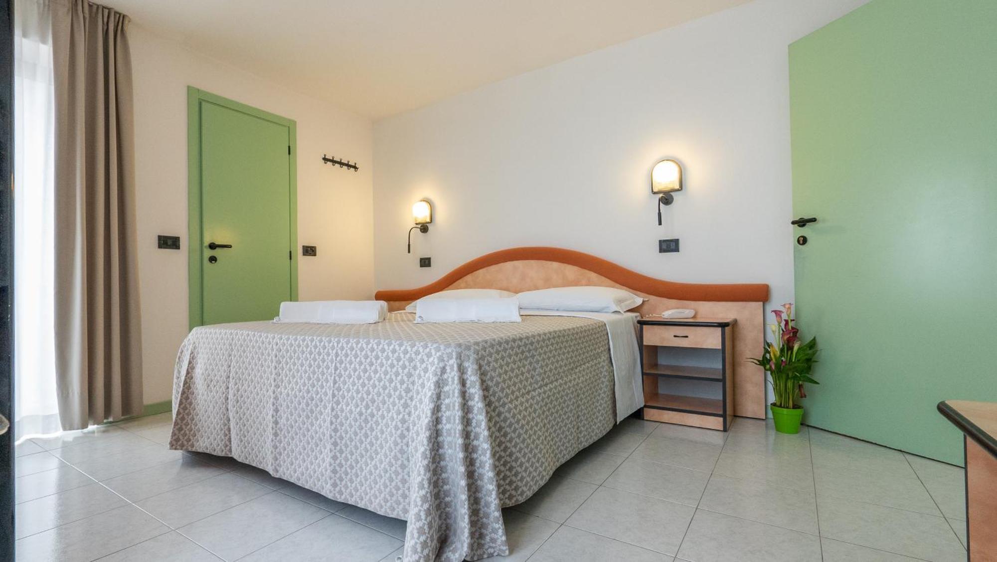 רימיני Hotel Nobel מראה חיצוני תמונה