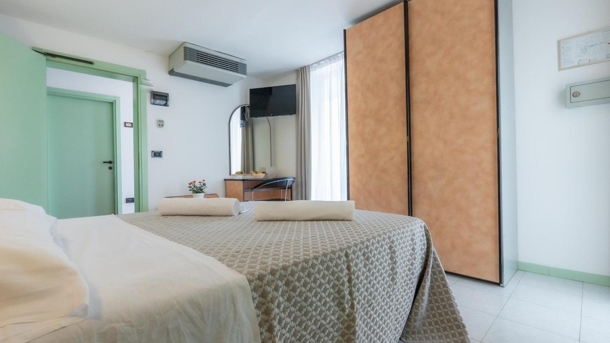 רימיני Hotel Nobel מראה חיצוני תמונה