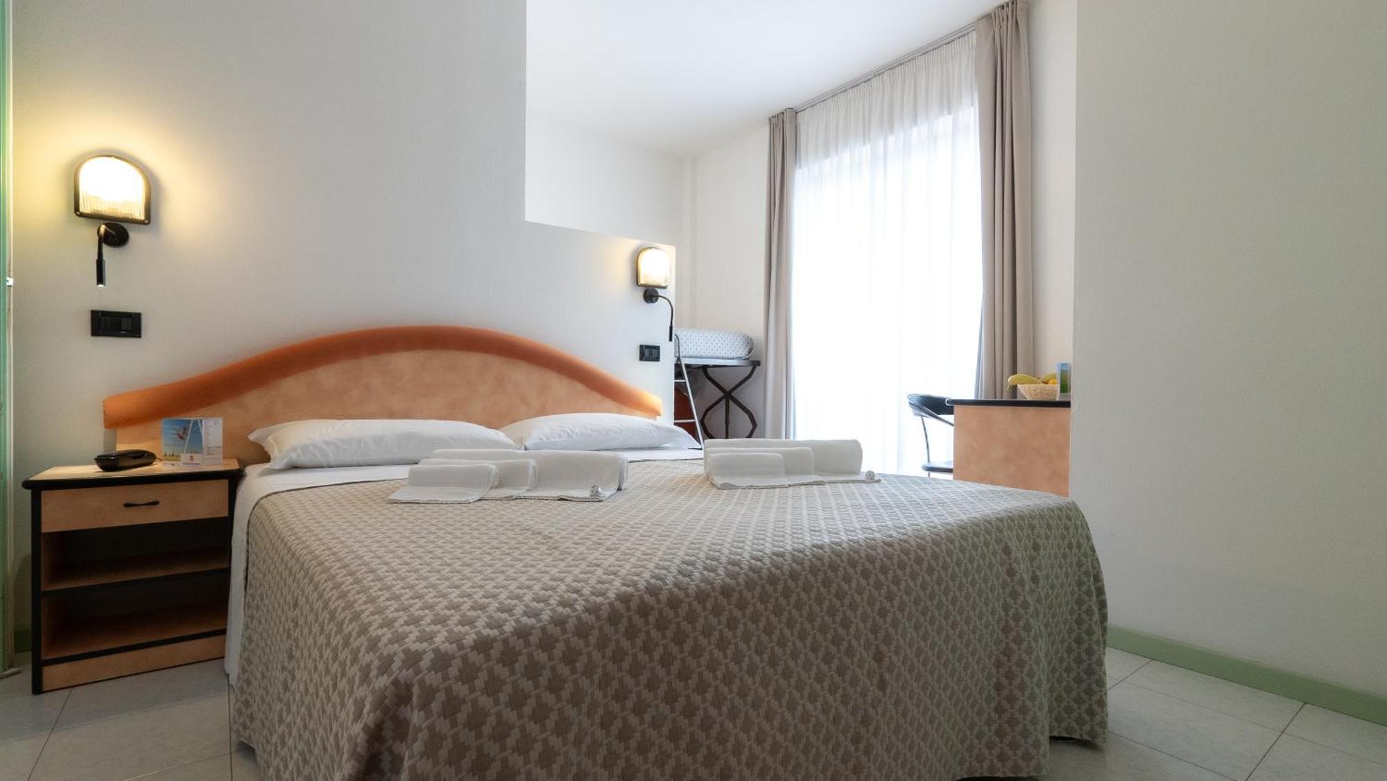 רימיני Hotel Nobel מראה חיצוני תמונה