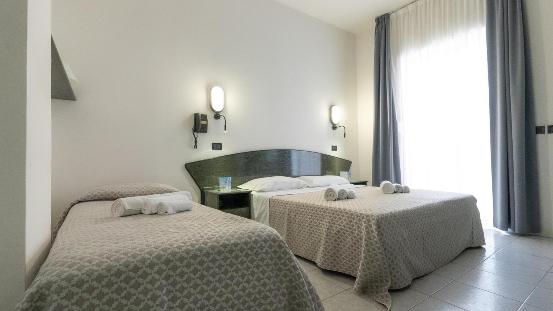 רימיני Hotel Nobel מראה חיצוני תמונה