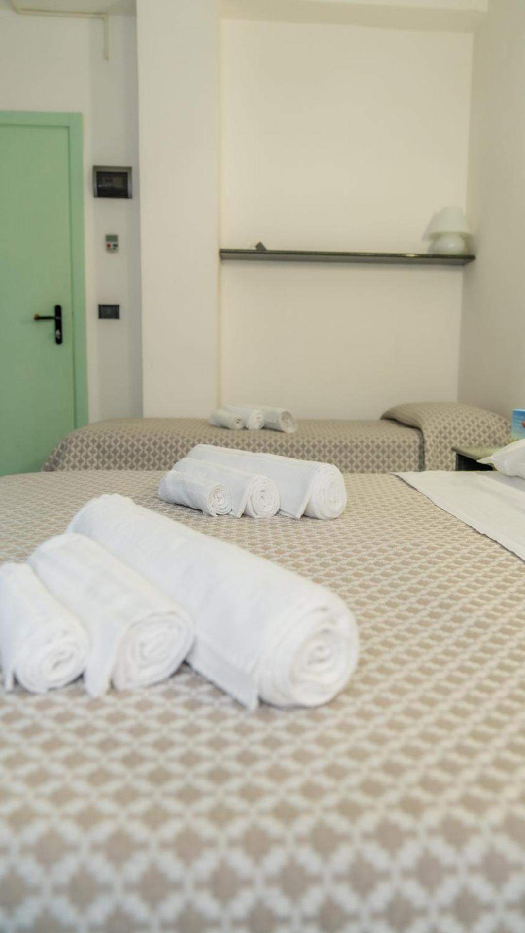 רימיני Hotel Nobel מראה חיצוני תמונה