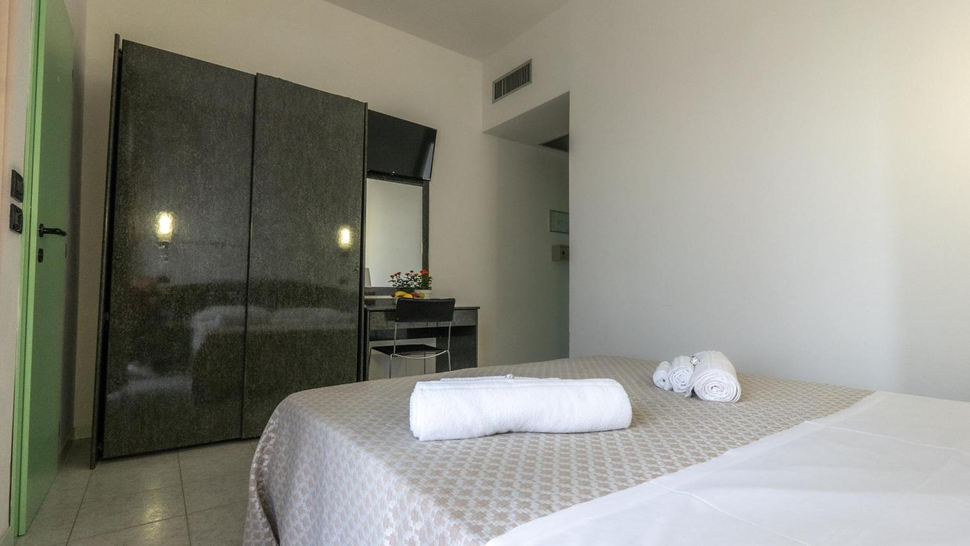 רימיני Hotel Nobel מראה חיצוני תמונה